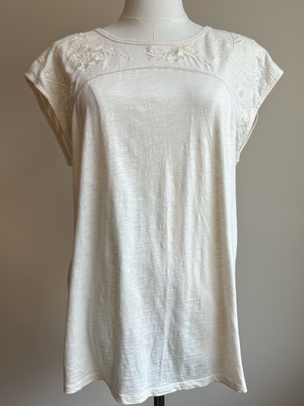 Eddie Bauer Ivory White Embroidered Cap-Sleeve Tee Shirt 100% Cotton | SIZE L